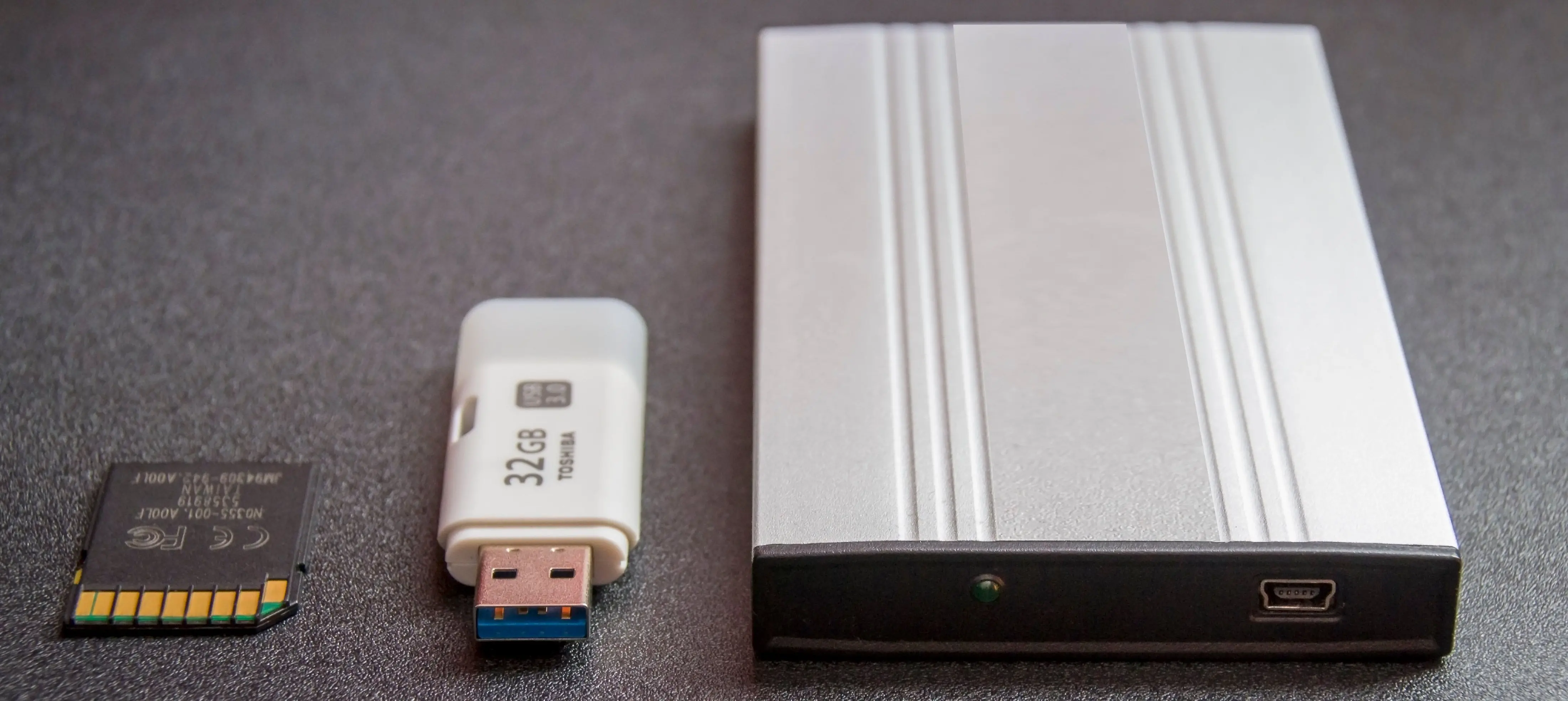  Een defecte controller in een USB-stick is een hardwarefout, geen fout in het bestandssysteem..