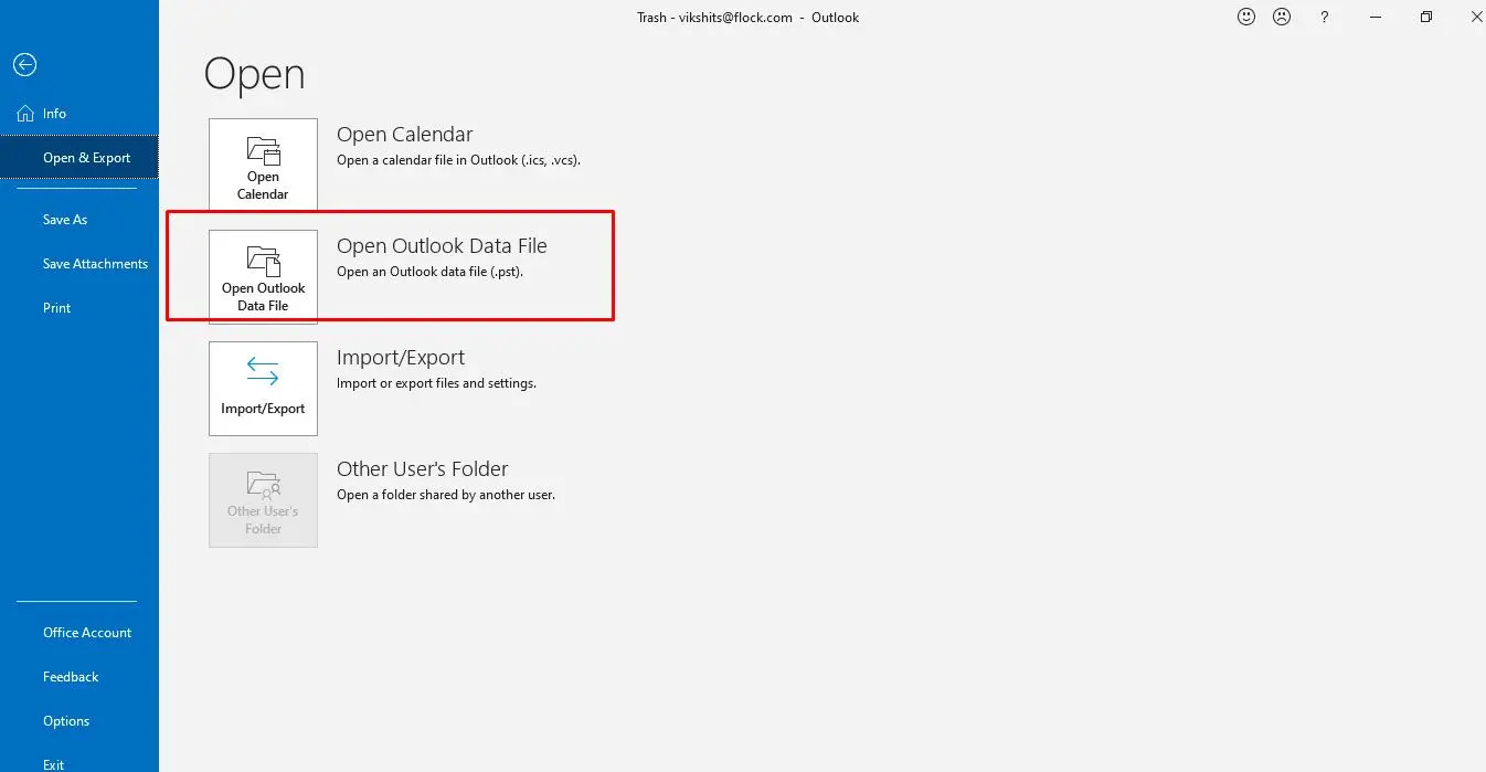 Open het PST-bestand in Outlook.